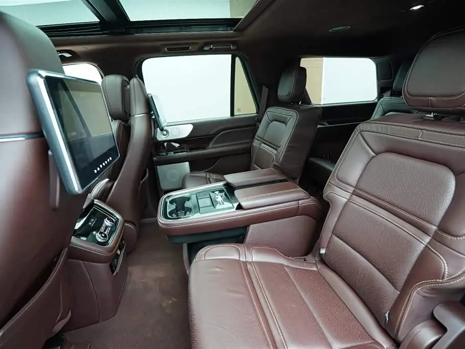 Lincoln Navigator 2022 — Photo 14/18