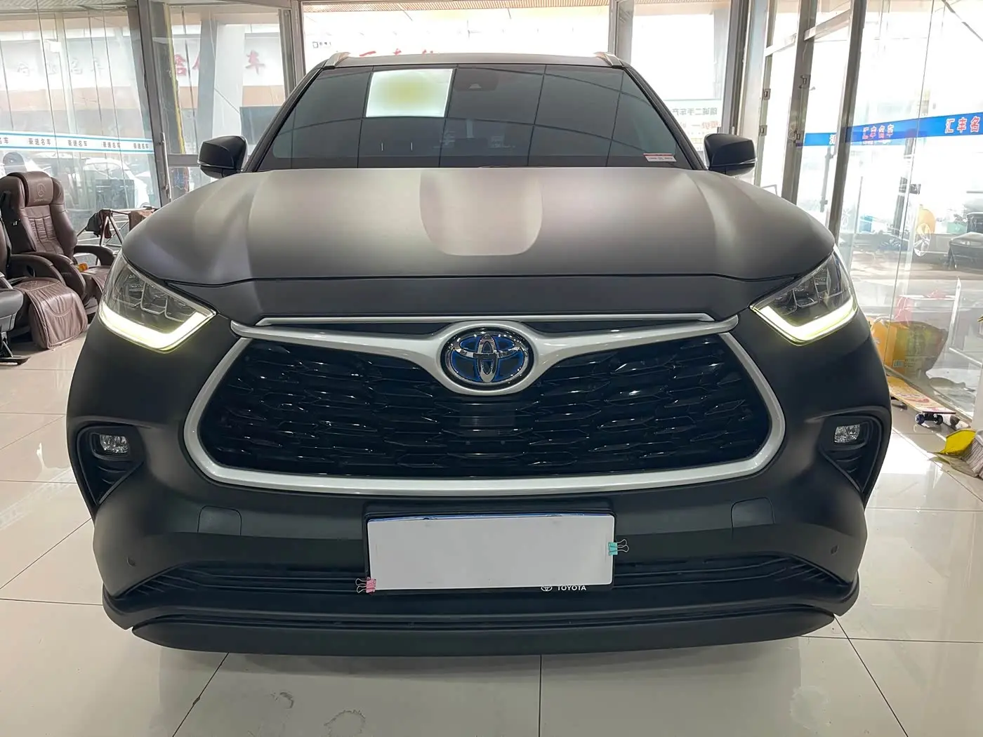 Toyota Highlander 2023 — Photo 2/11