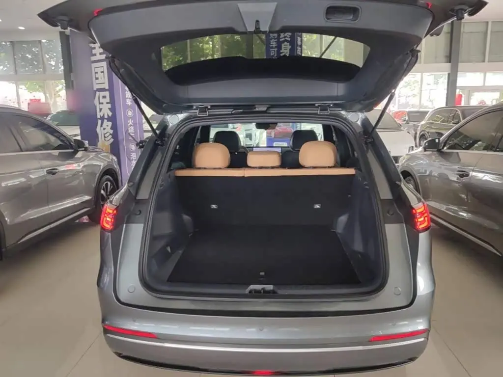 Geely Galaxy Galaxy Starship 7 EM-i 2025 — Photo 19/20