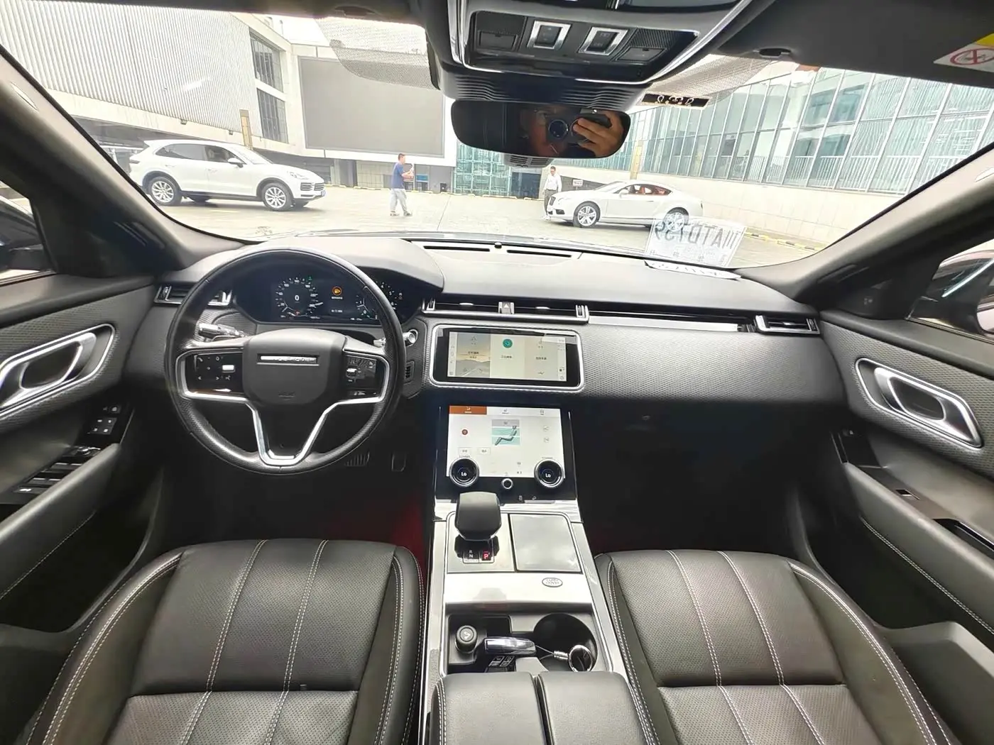 Land Rover Range Rover Velar 2021 — Photo 8/14