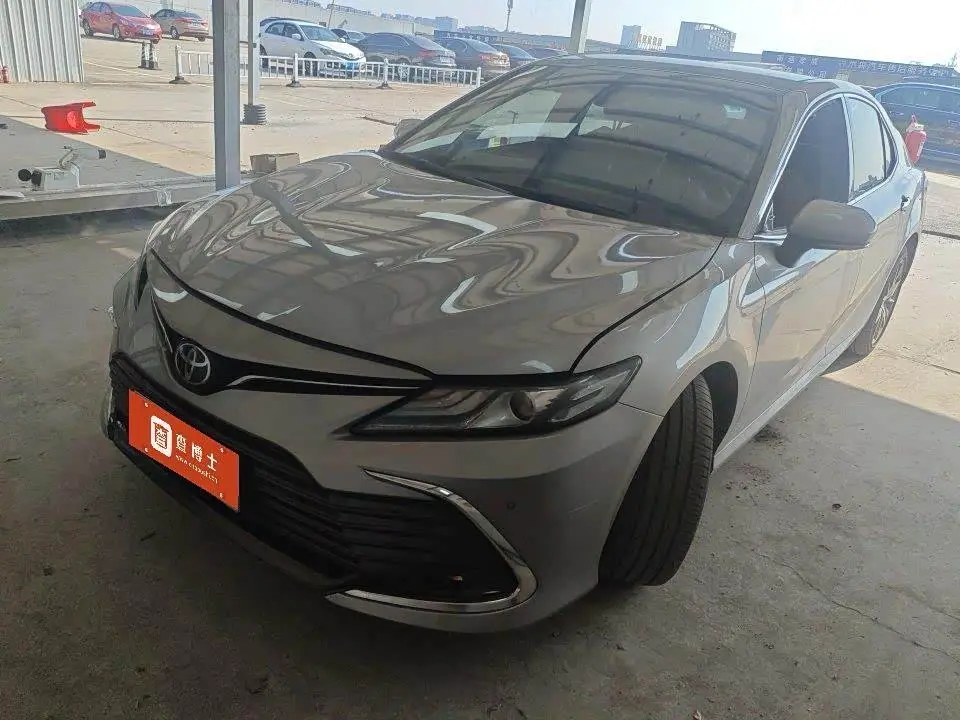 Toyota Camry 2021 — Photo 1/8