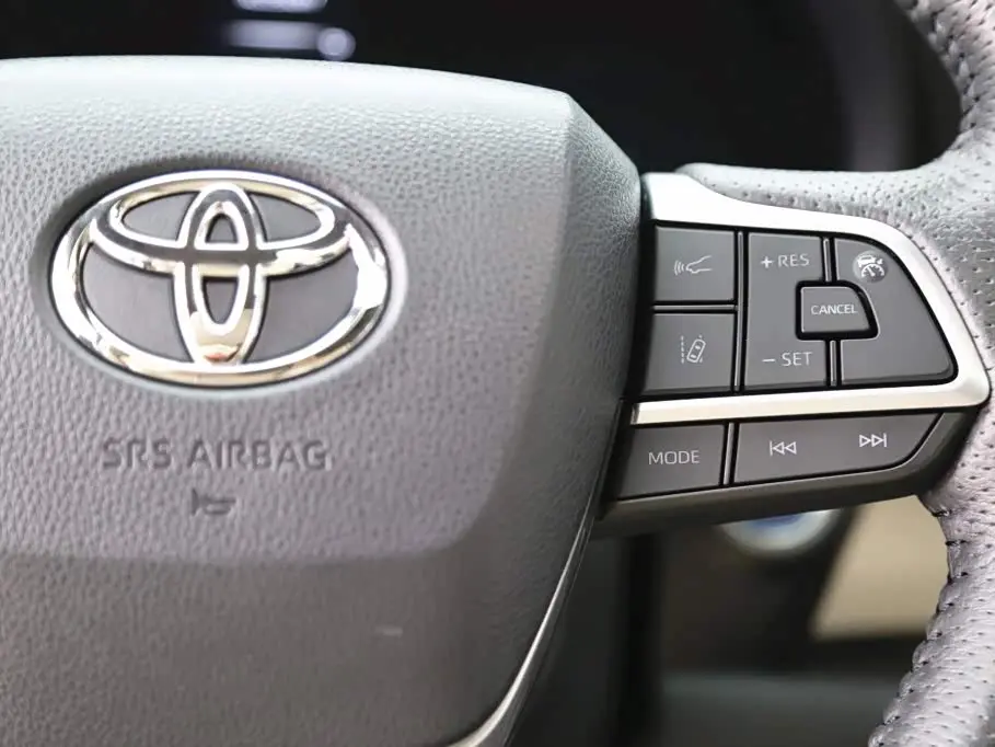 Toyota Granvia 2023 — Photo 17/20