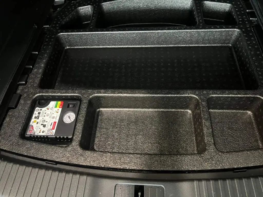 Hongqi H9 2025 — Photo 10/17