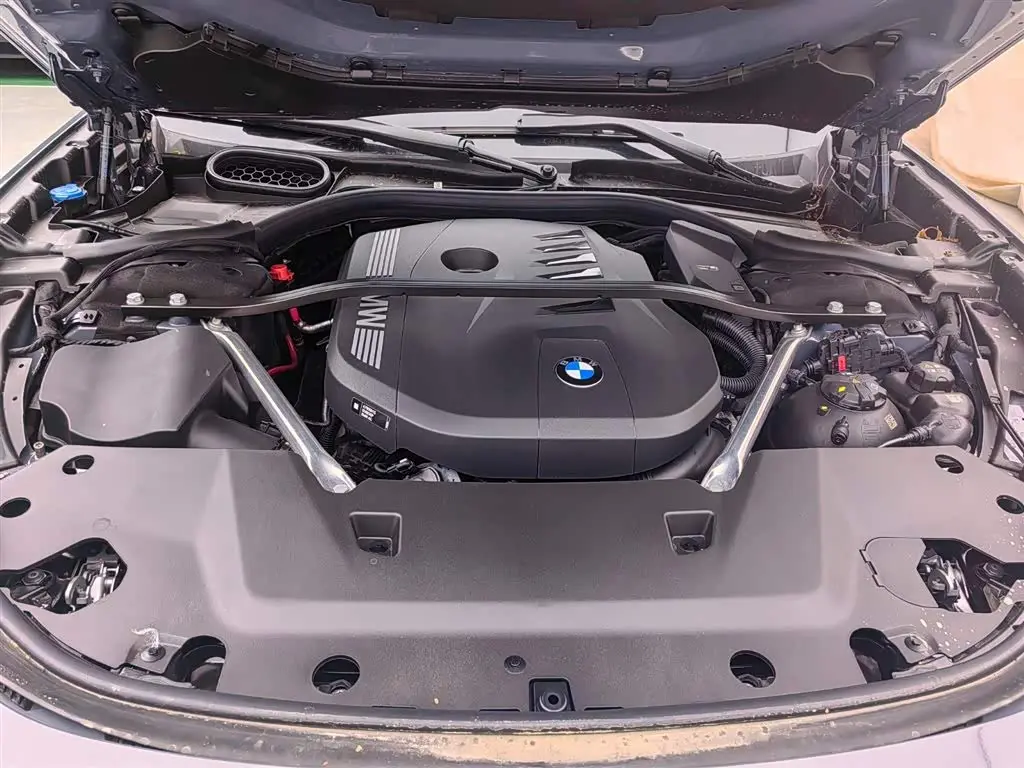 BMW 7 Series 2025 — Фото 17/18