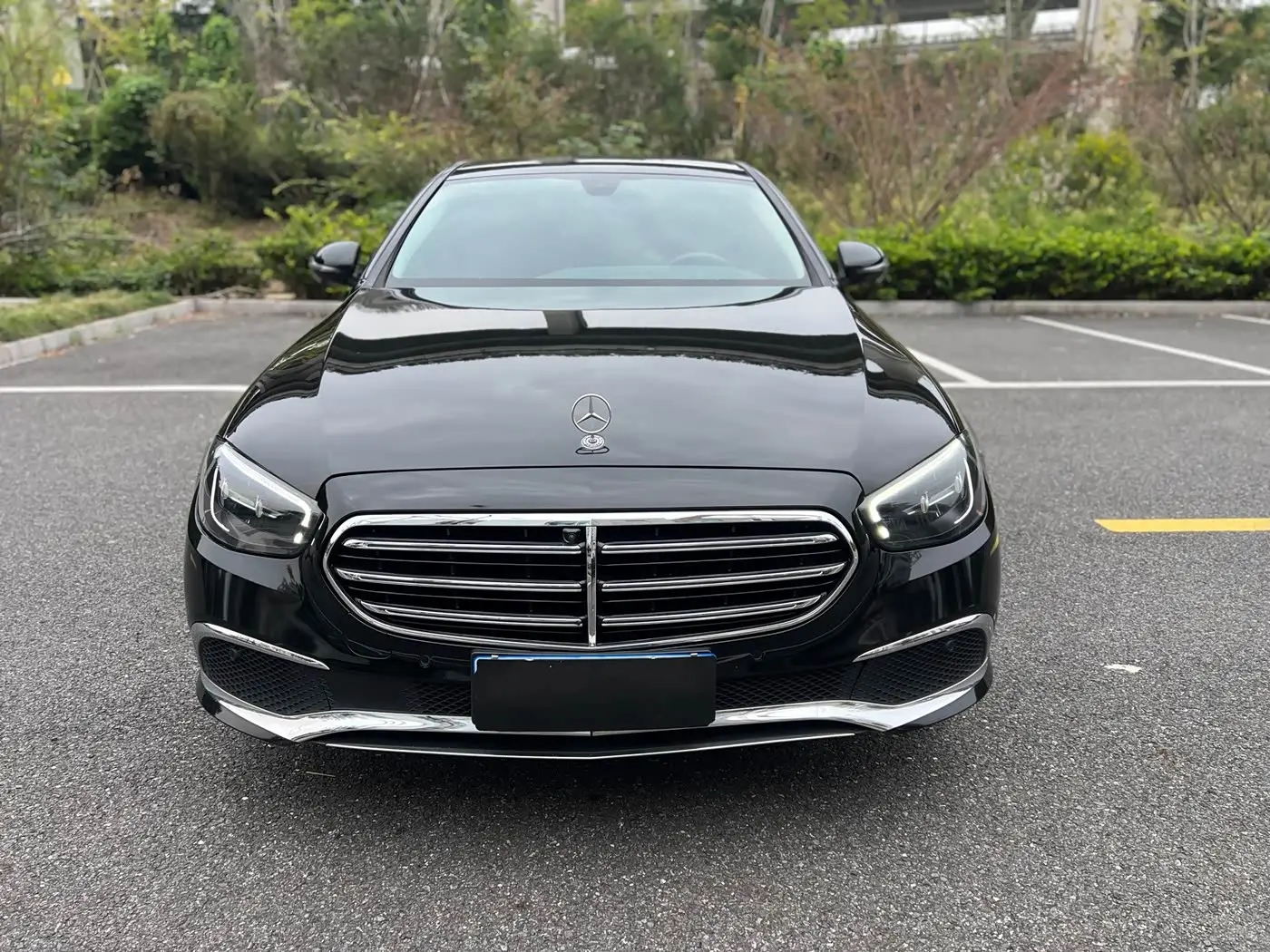 Mercedes-Benz E-Class 2023 — Photo 2/12