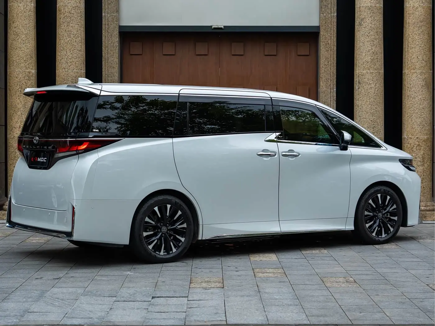 Toyota Vellfire 2023 — Photo 6/20