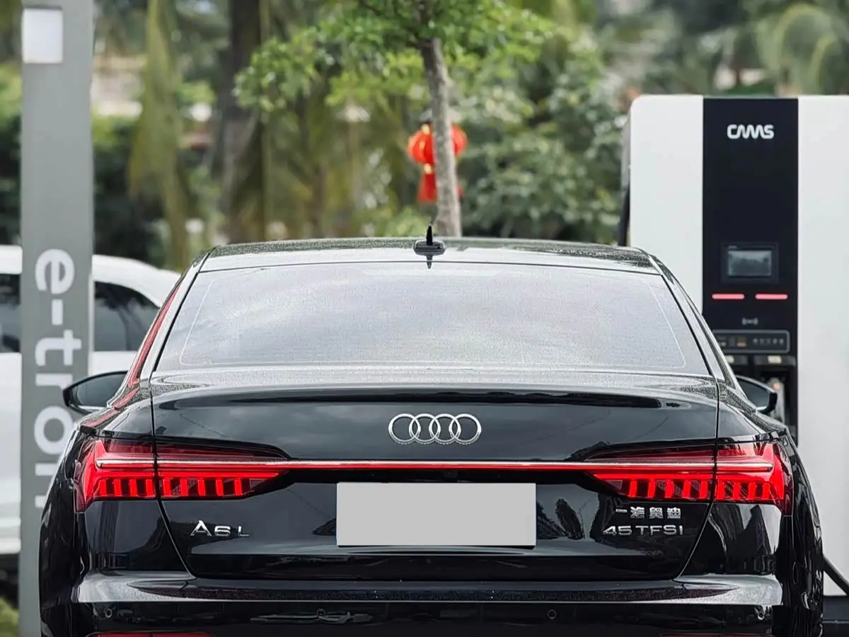 Audi A6L 2025 — Photo 10/12