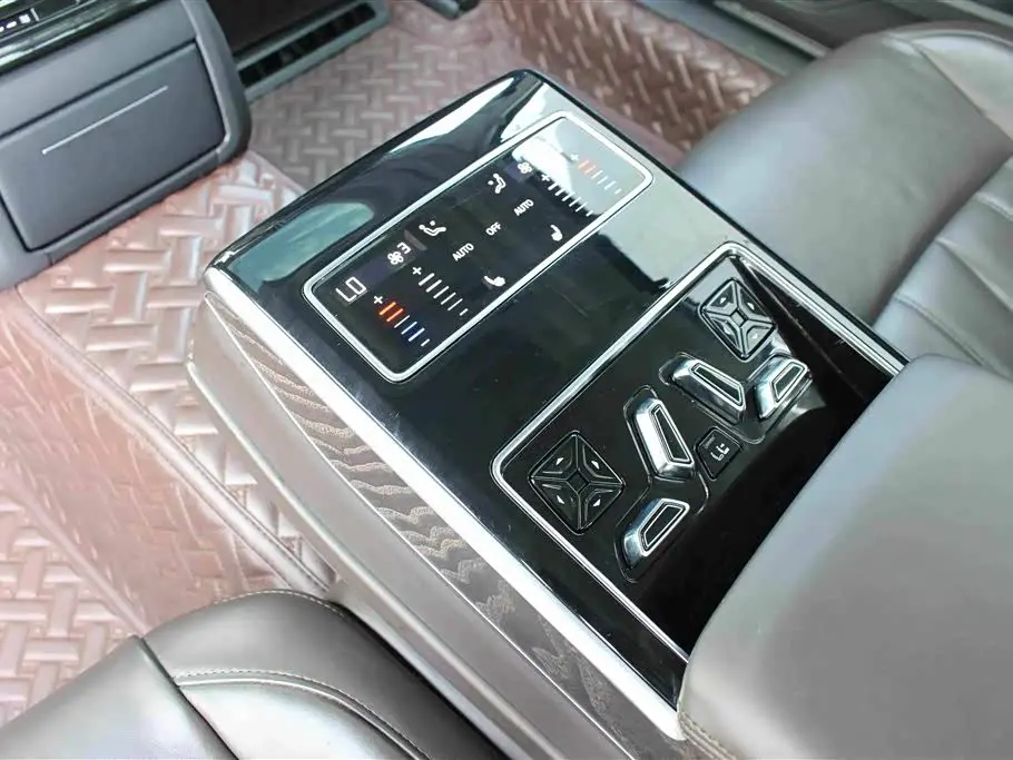Audi A8 2020 — ფოტო 8/18