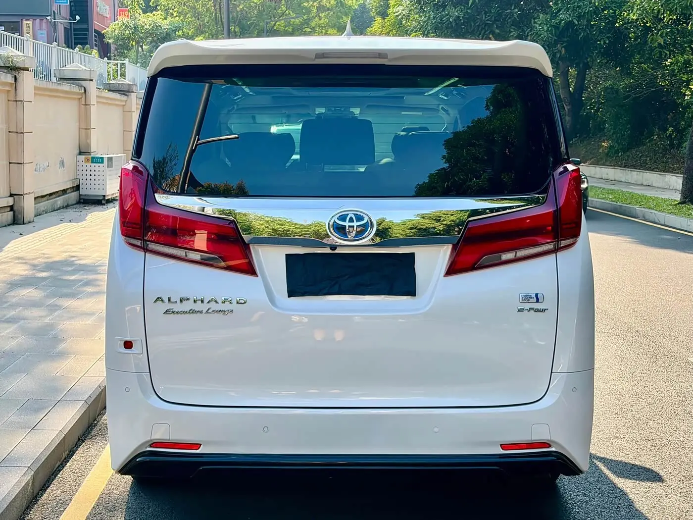 Toyota Alphard 2020 — Photo 16/17