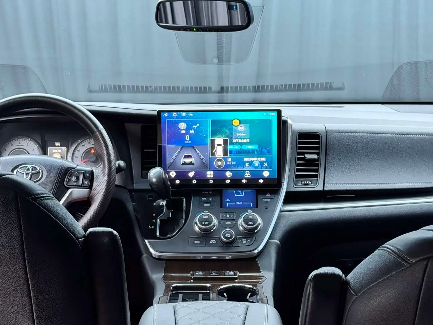 Toyota Sienna 2015 — Фото 19/20