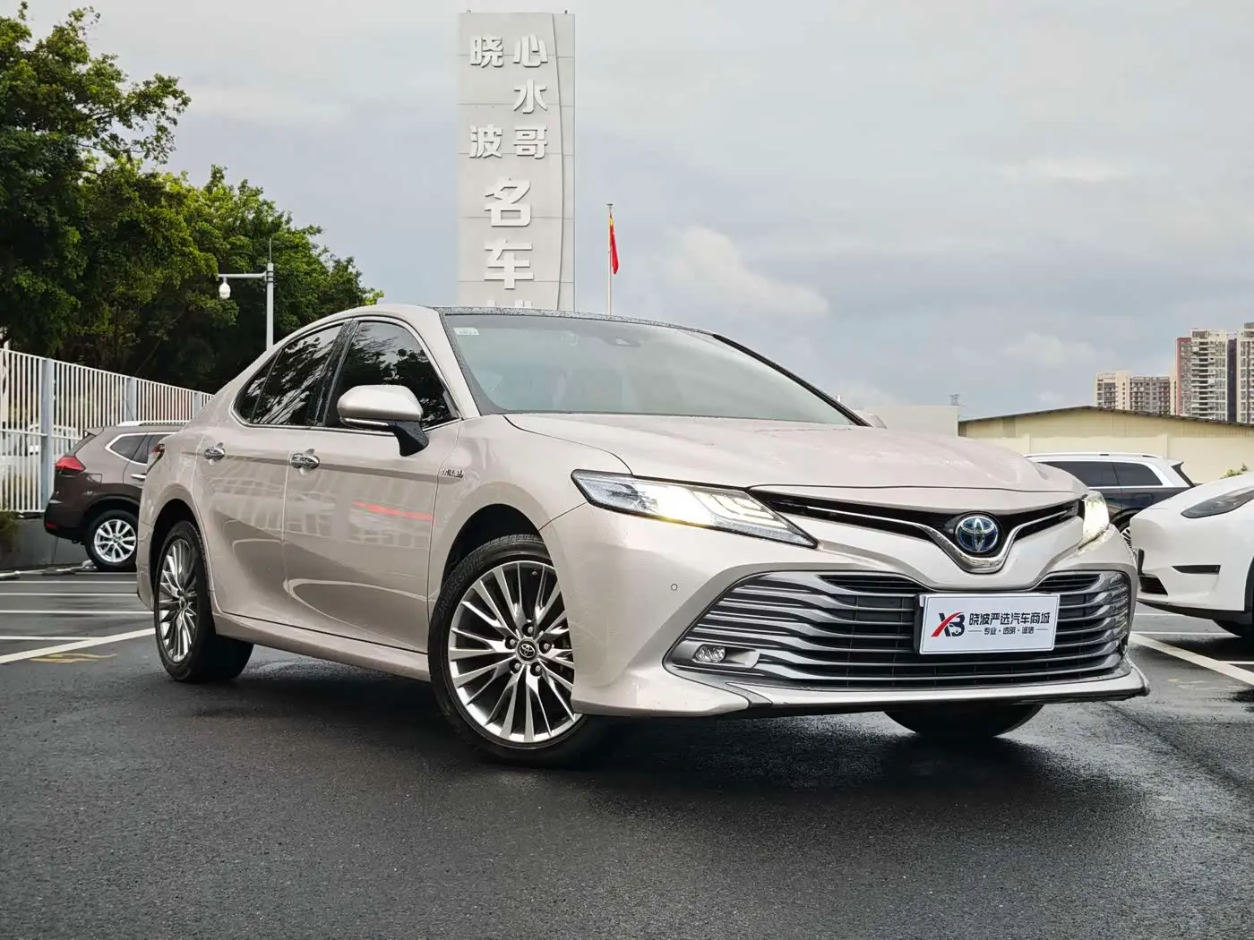 Toyota Camry 2021 — Фото 2/18