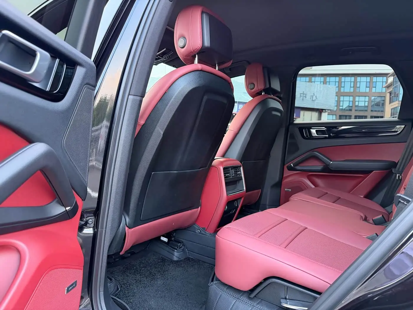 Porsche Cayenne 2018 — Photo 6/9