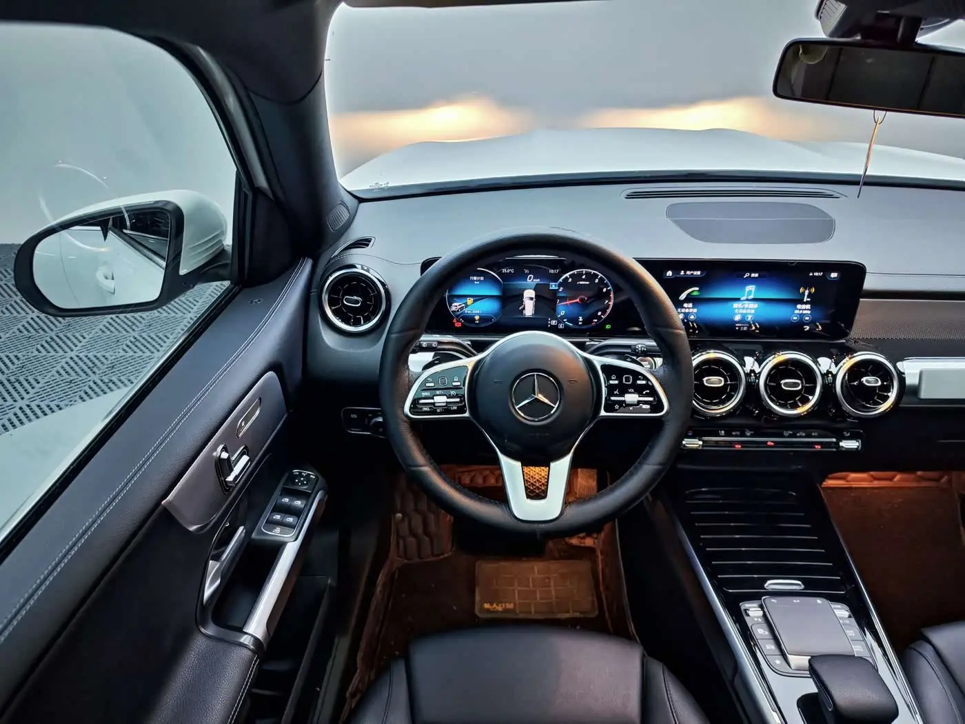 Mercedes-Benz GLB 2021 — Фото 14/20