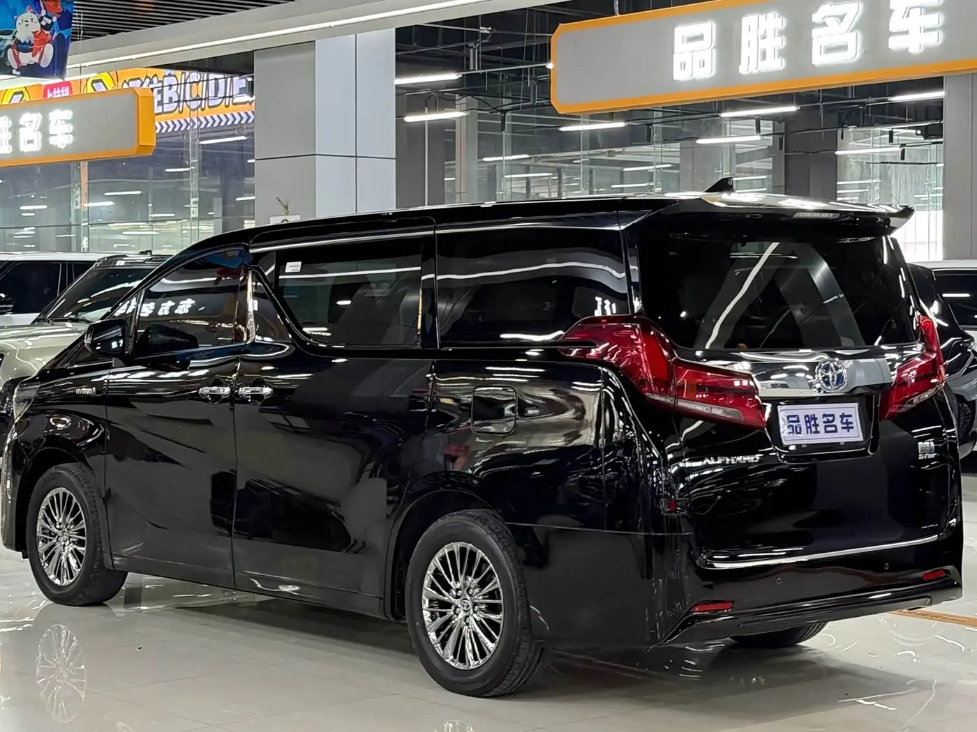 Toyota Alphard 2022 — Photo 3/19