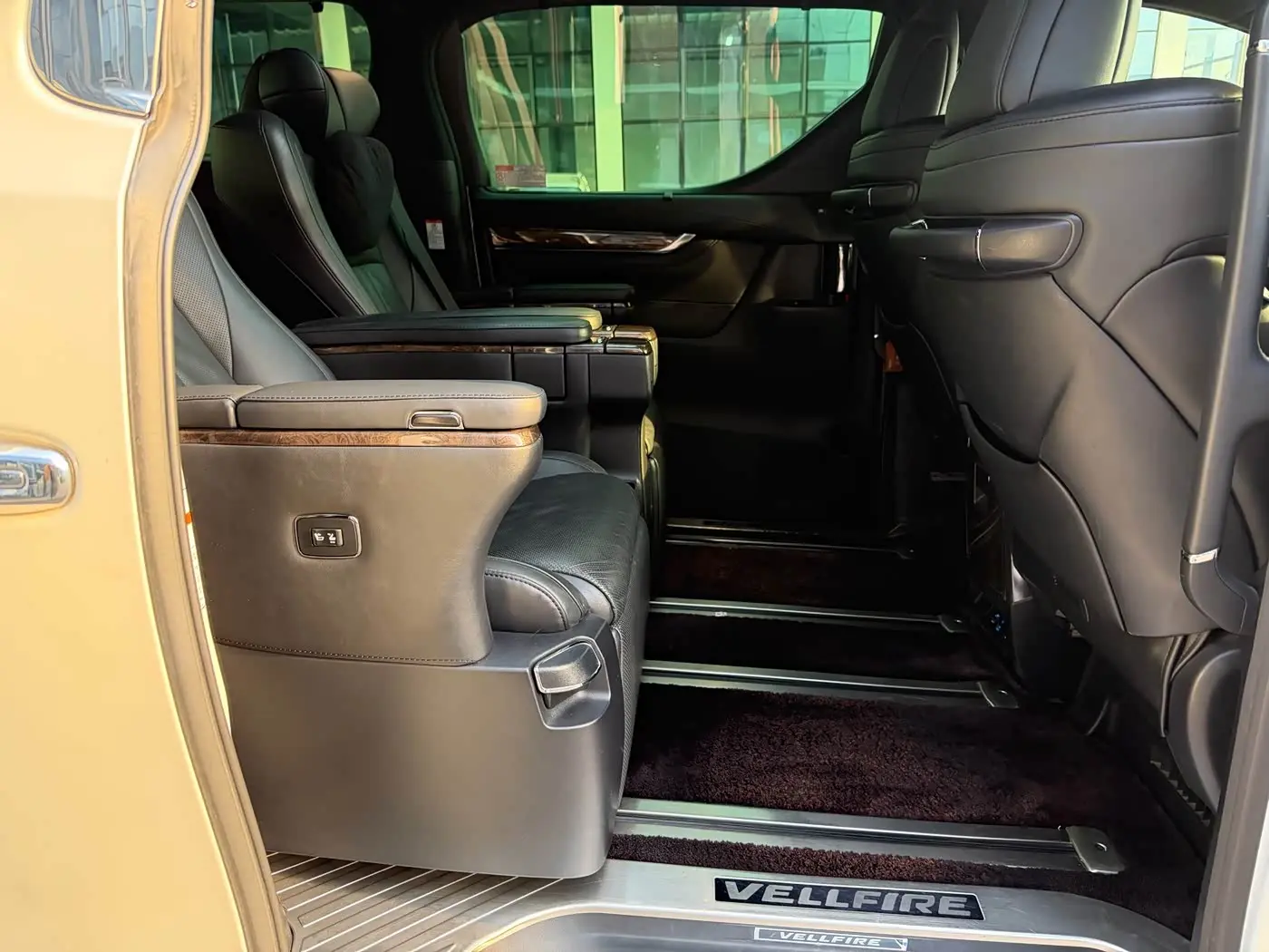 Toyota Vellfire 2019 — Photo 8/18