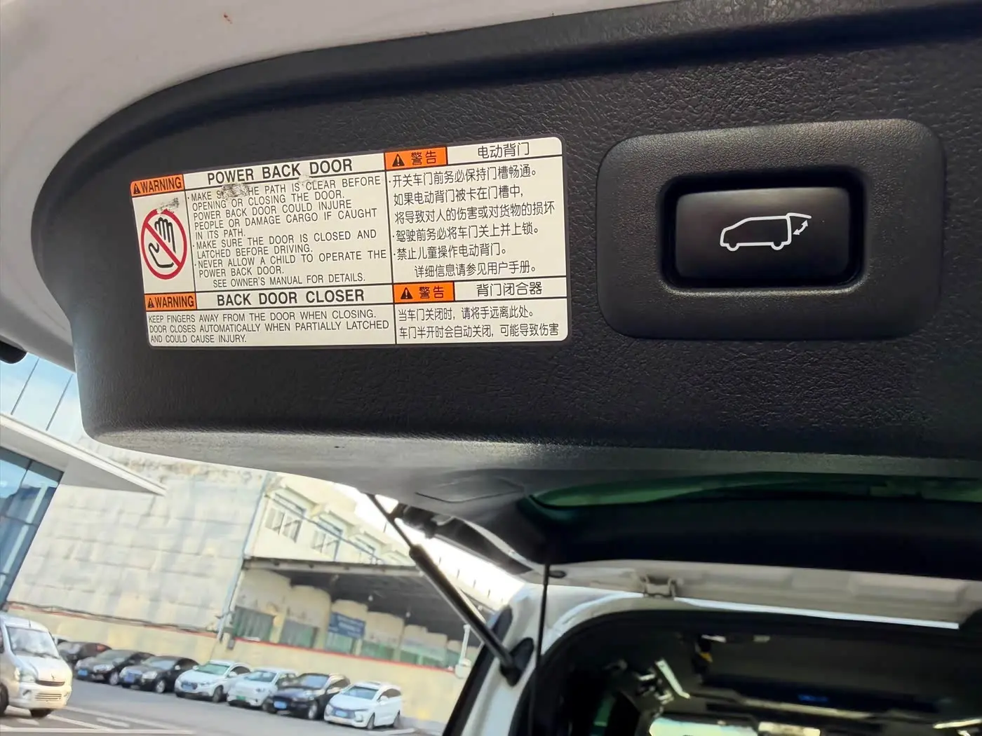 Toyota Vellfire 2019 — Photo 7/18