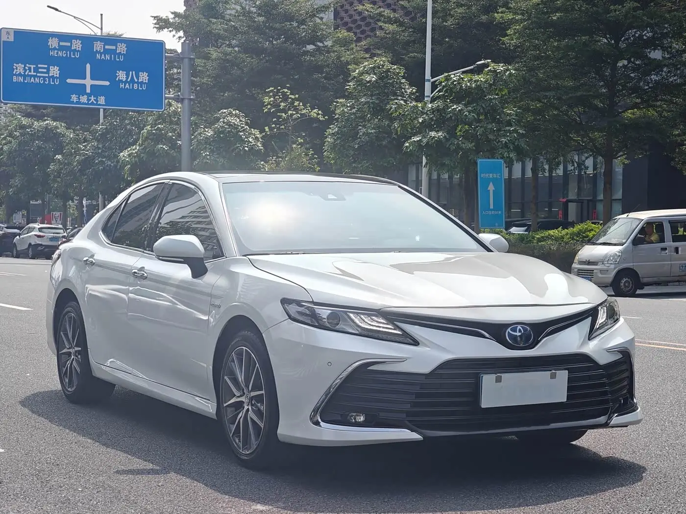 Toyota Camry 2021 — Photo 3/20