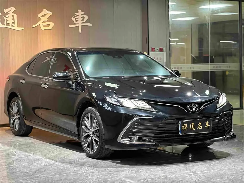 Toyota Camry 2023 — Фото 3/15