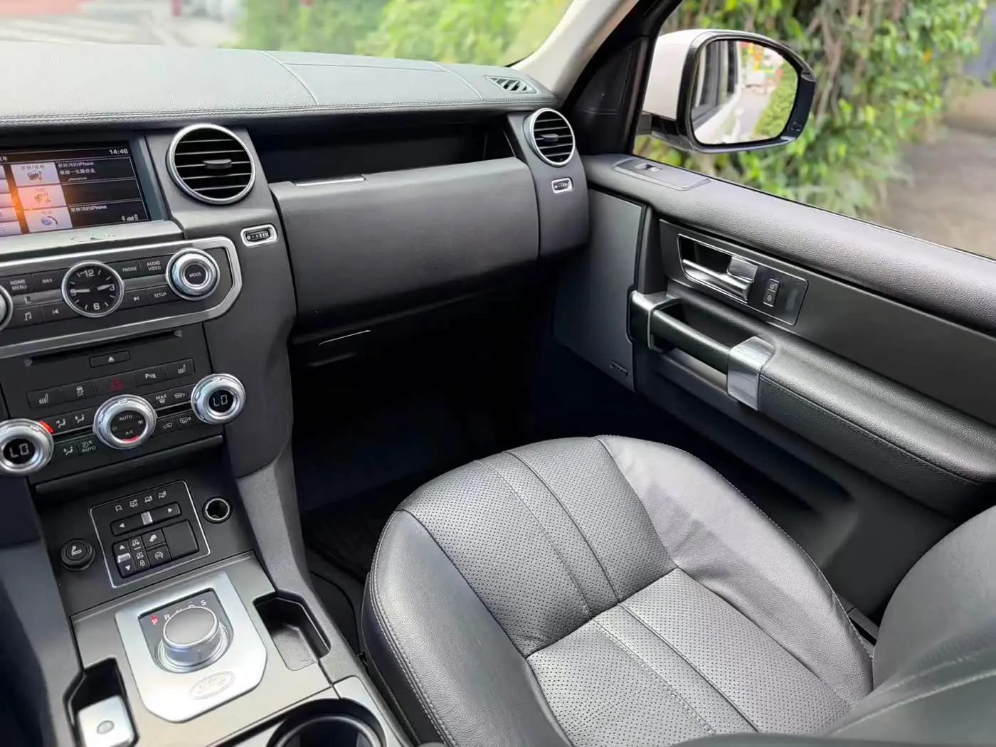 Land Rover Discovery 2016 — Photo 6/13