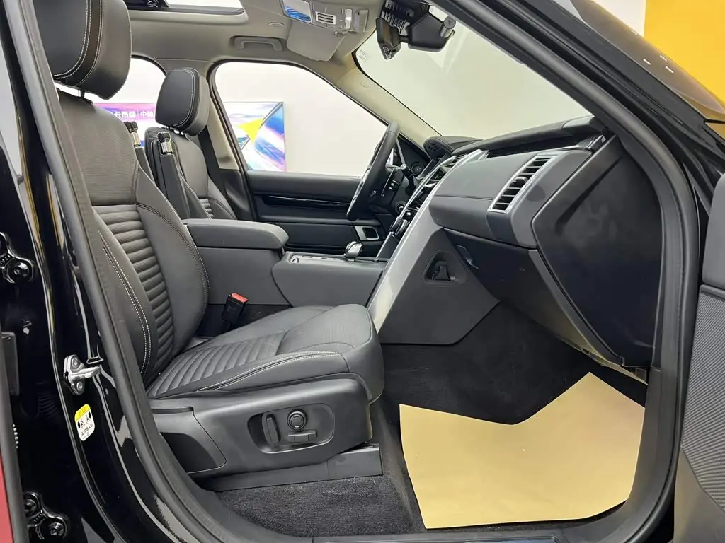 Land Rover Discovery 2024 — Photo 13/20
