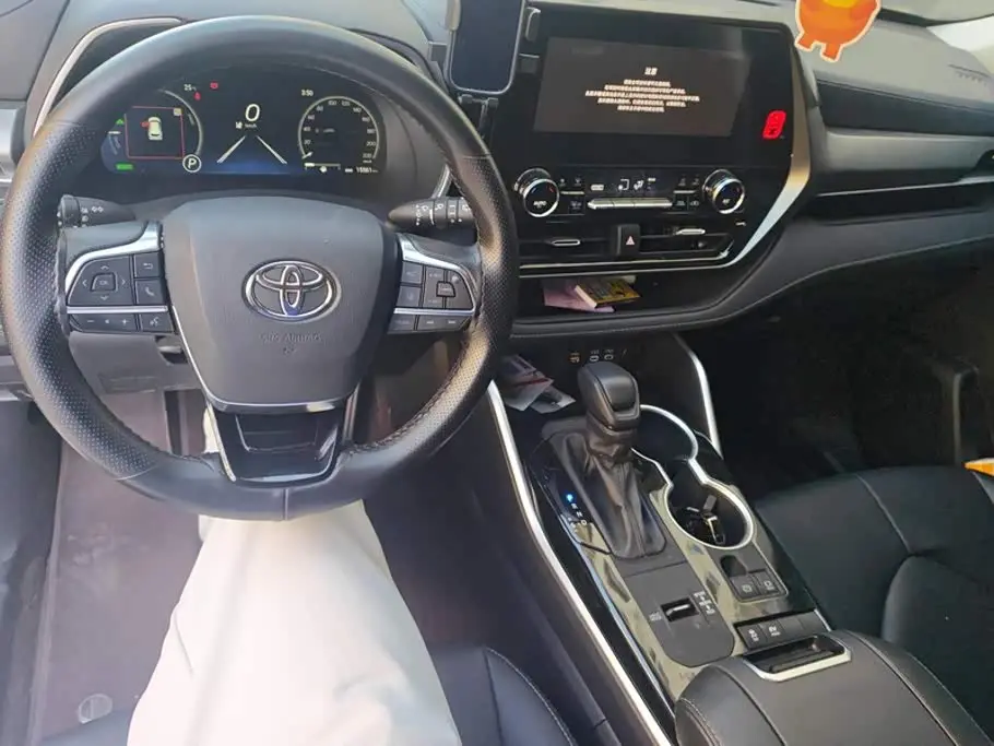 Toyota Highlander 2025 — Фото 12/16