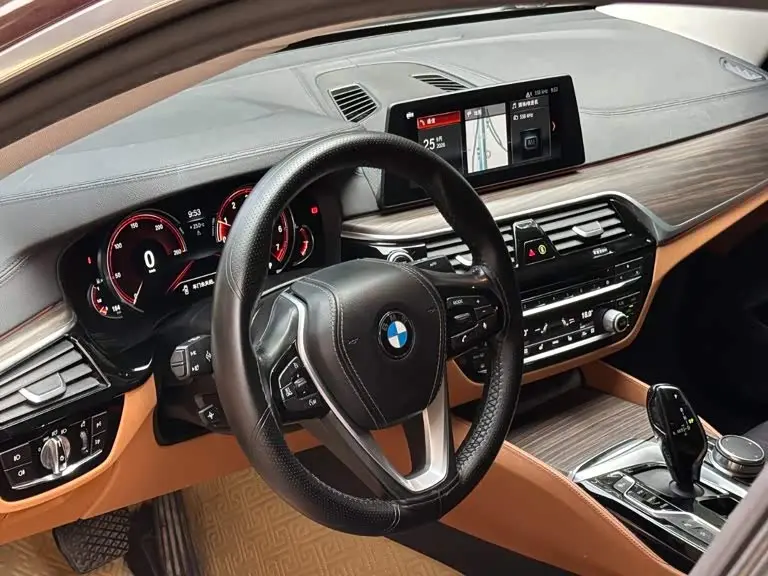 BMW 6 Series GT 2018 — Фото 6/19