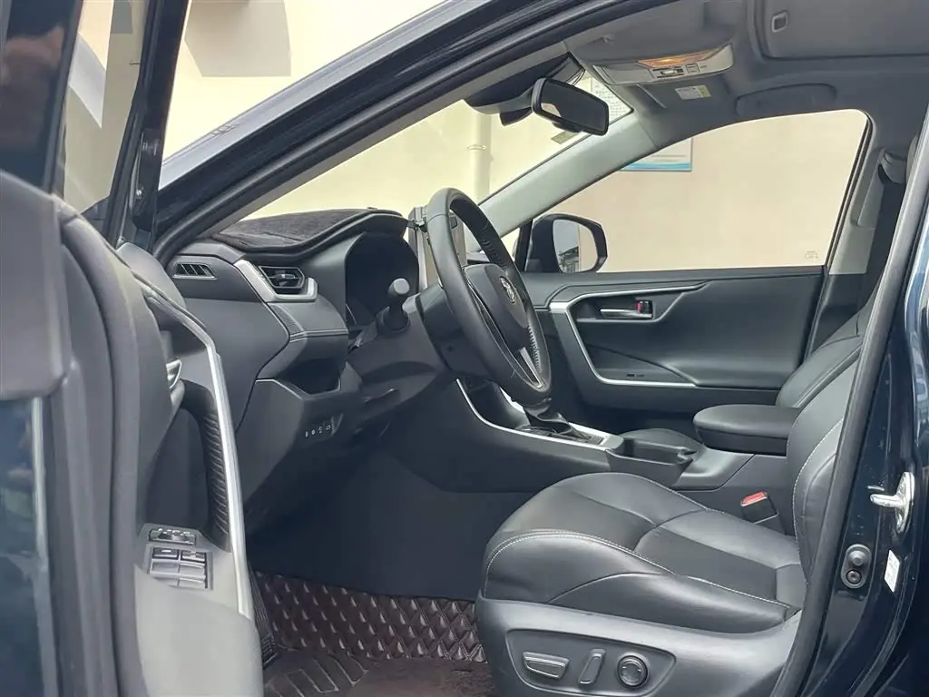 Toyota Wildlander 2022 — Photo 6/9