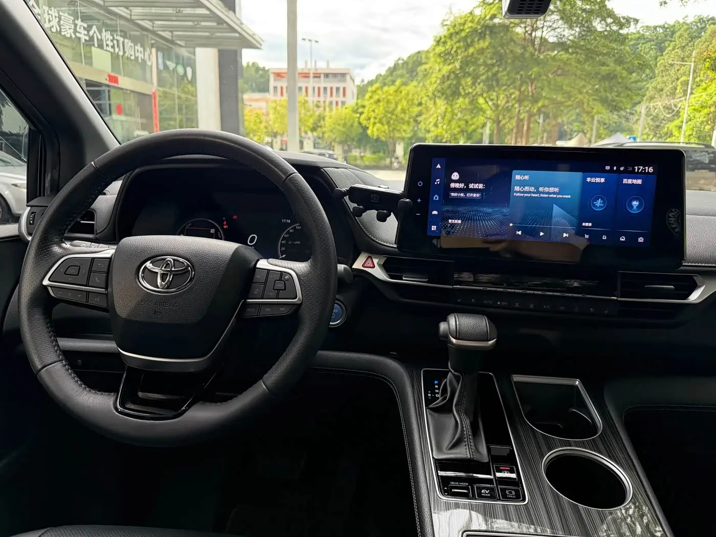 Toyota Sienna 2022 — Photo 15/18