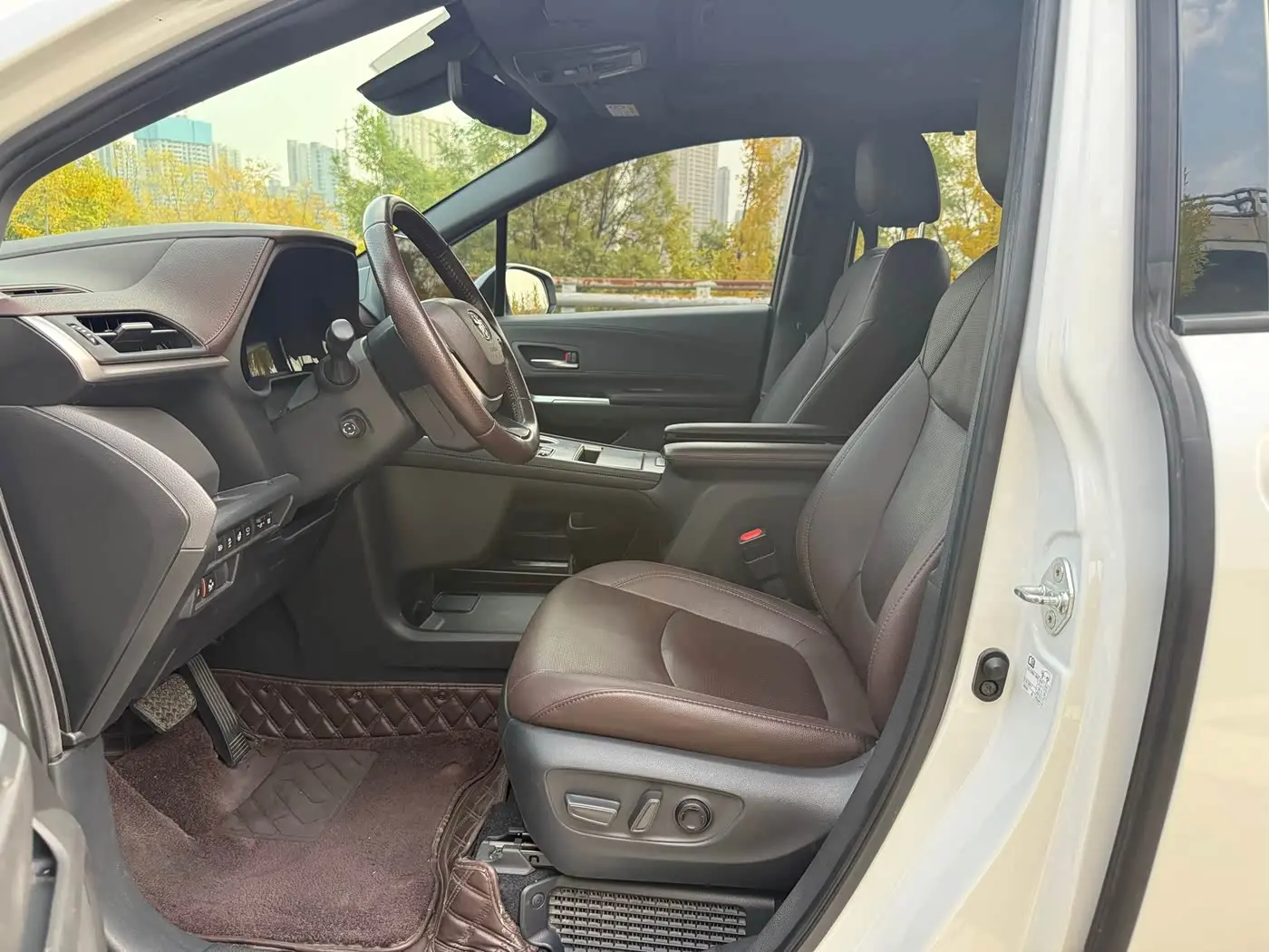 Toyota Sienna 2022 — Photo 4/9