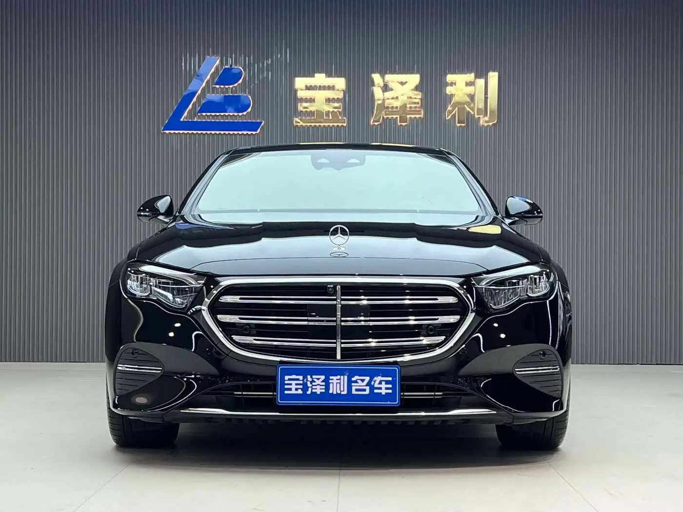 Mercedes-Benz E-Class 2025 — Фото 17/20