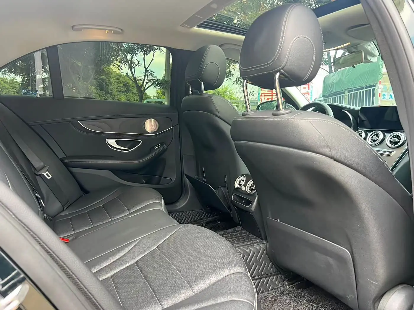 Mercedes-Benz C-Class 2020 — Photo 6/9