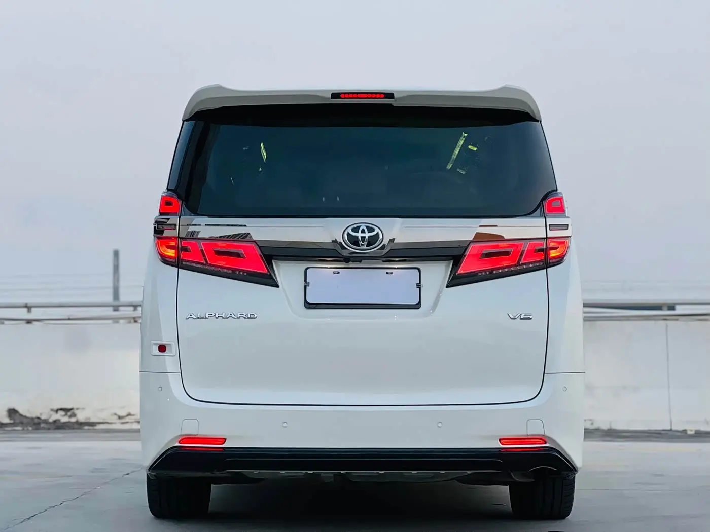 Toyota Alphard 2018 — Şəkil 11/18