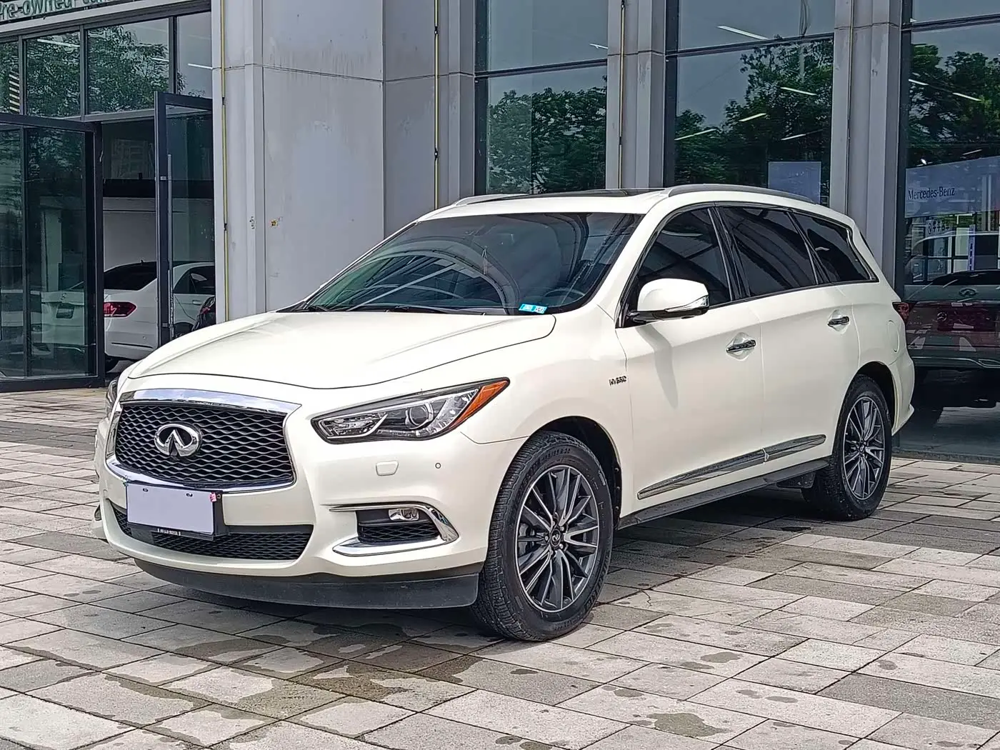 Infiniti QX60 2018 — Photo 1/11