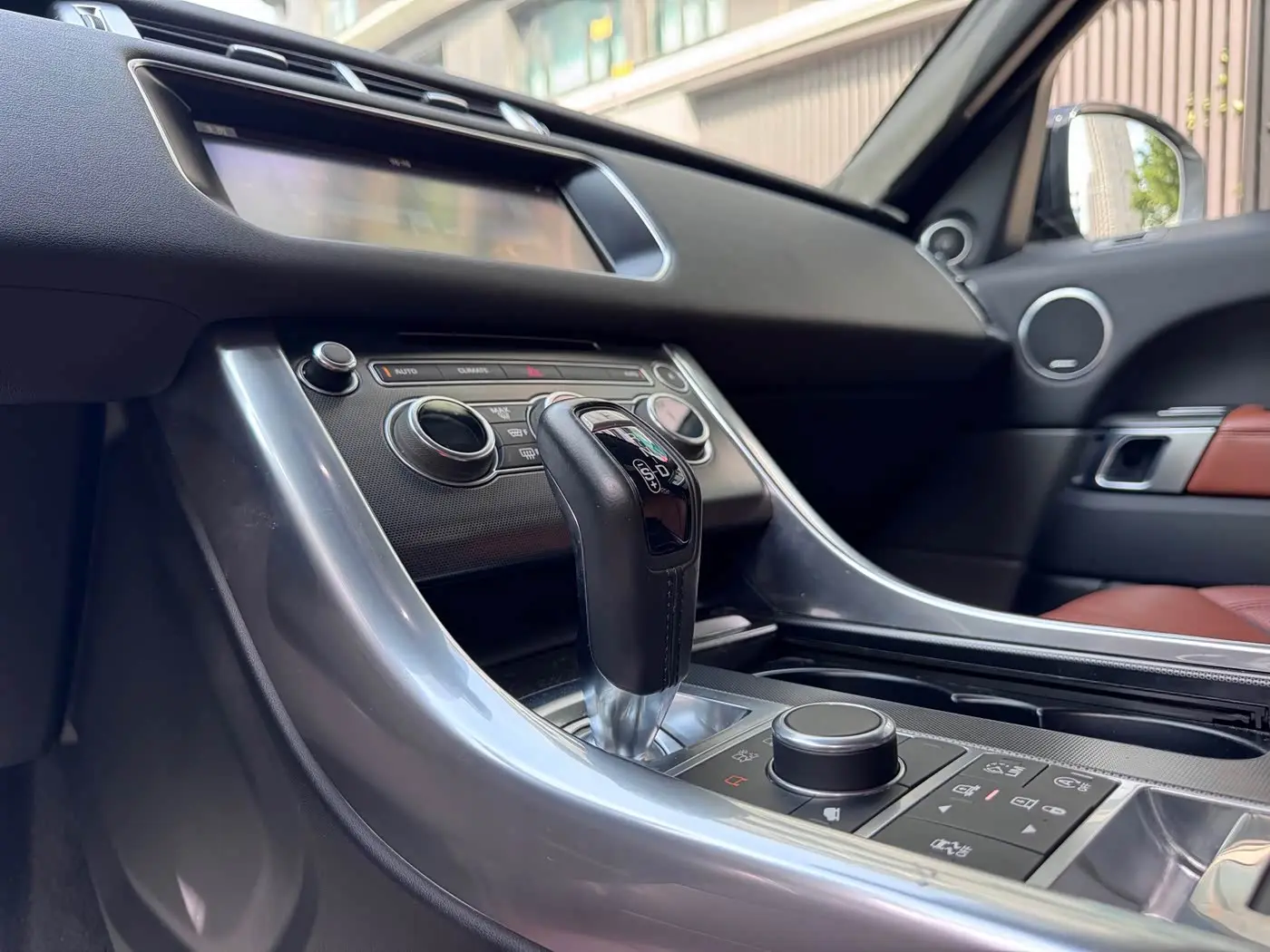 Land Rover Range Rover Sport 2017 — Фото 13/18