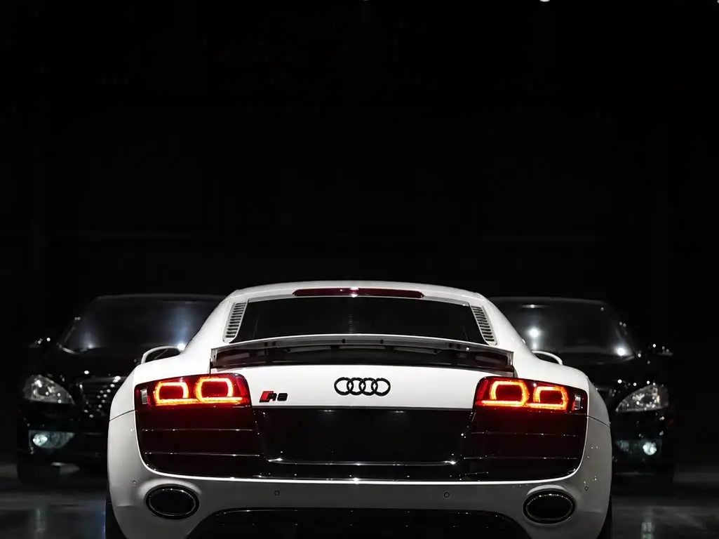 Audi R8 2012 — Фото 4/9