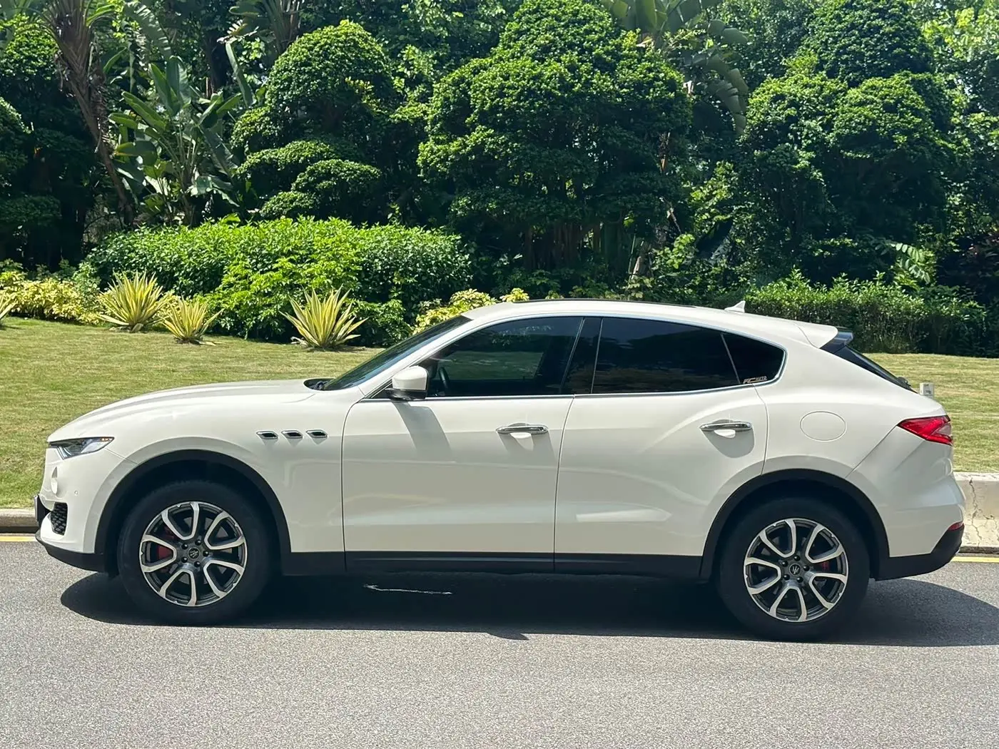 Maserati Levante 2021 — Фото 7/20