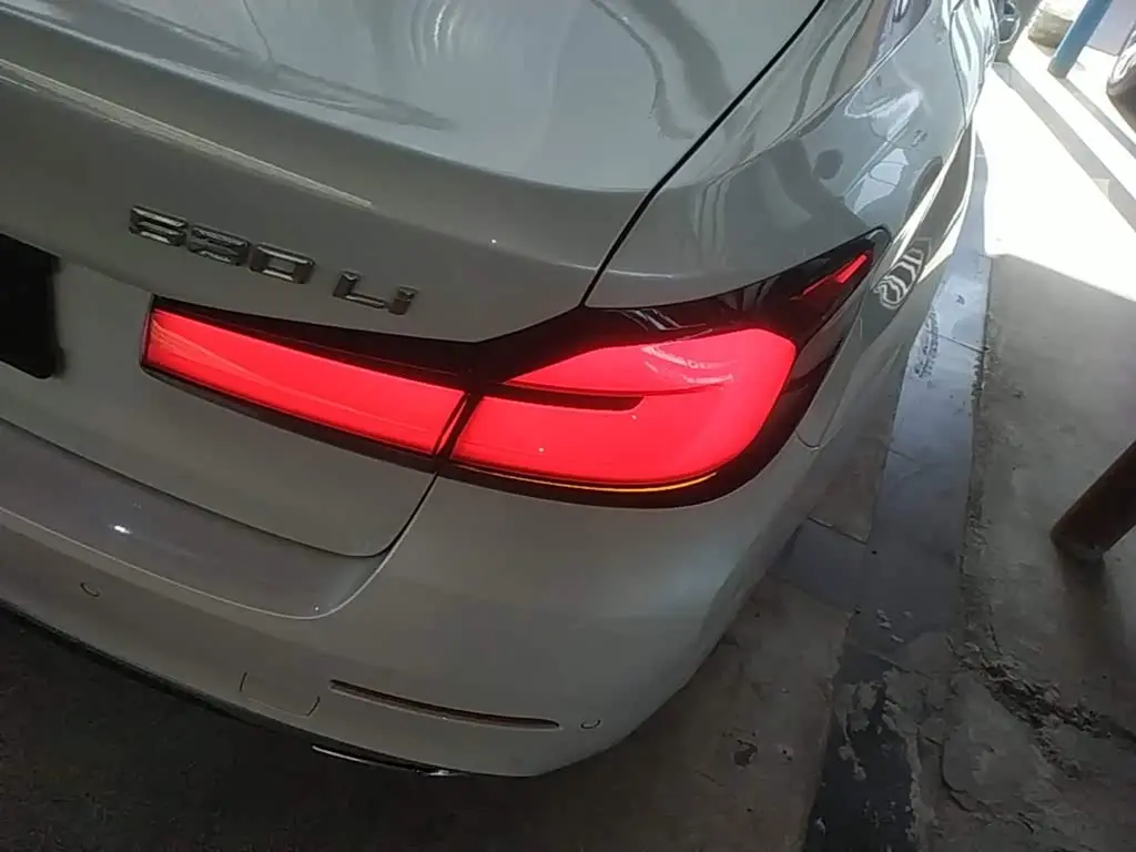 BMW 5 Series 2023 — Photo 7/19