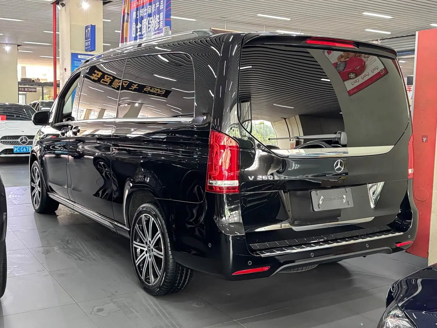 Mercedes-Benz V-Class 2023 — Фото 15/15