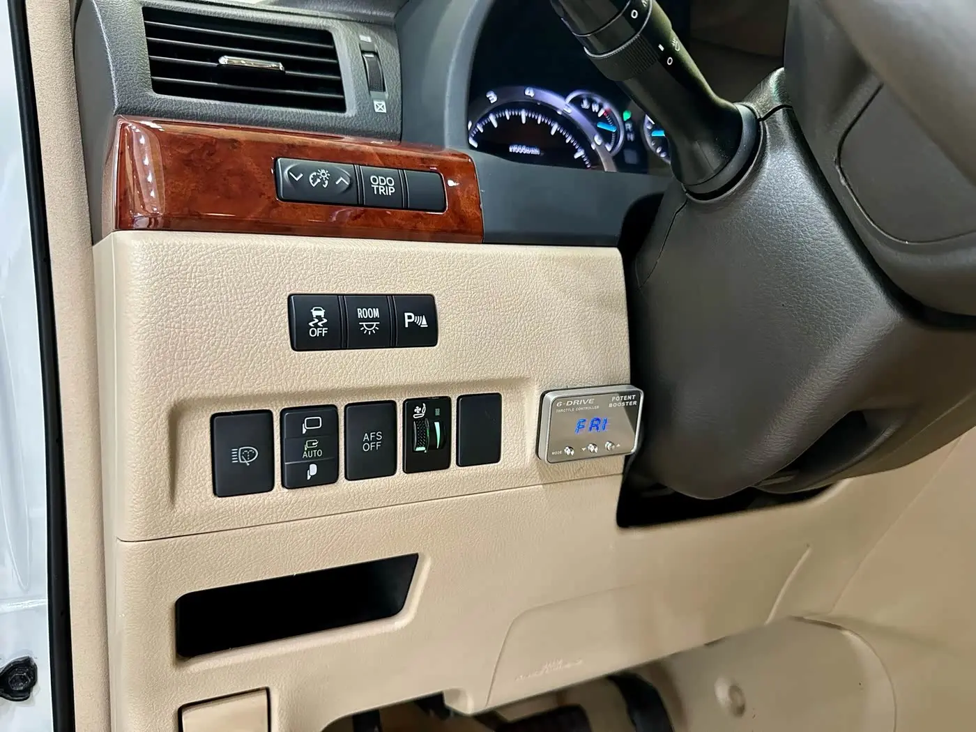 Toyota Alphard 2010 — Photo 18/20