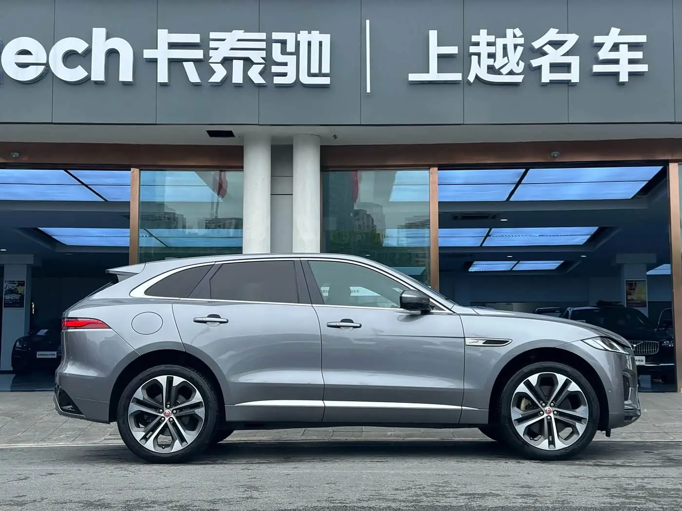 Jaguar F-PACE 2021 — Фото 3/20