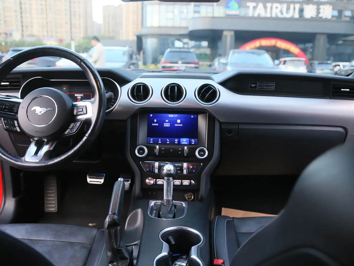 Ford Mustang 2021 — Photo 18/19