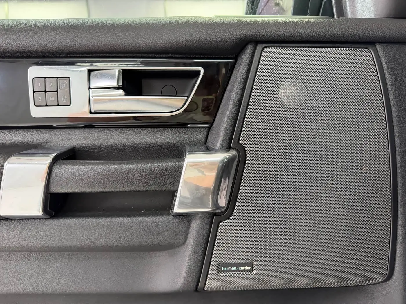 Land Rover Discovery 2013 — Фото 6/20