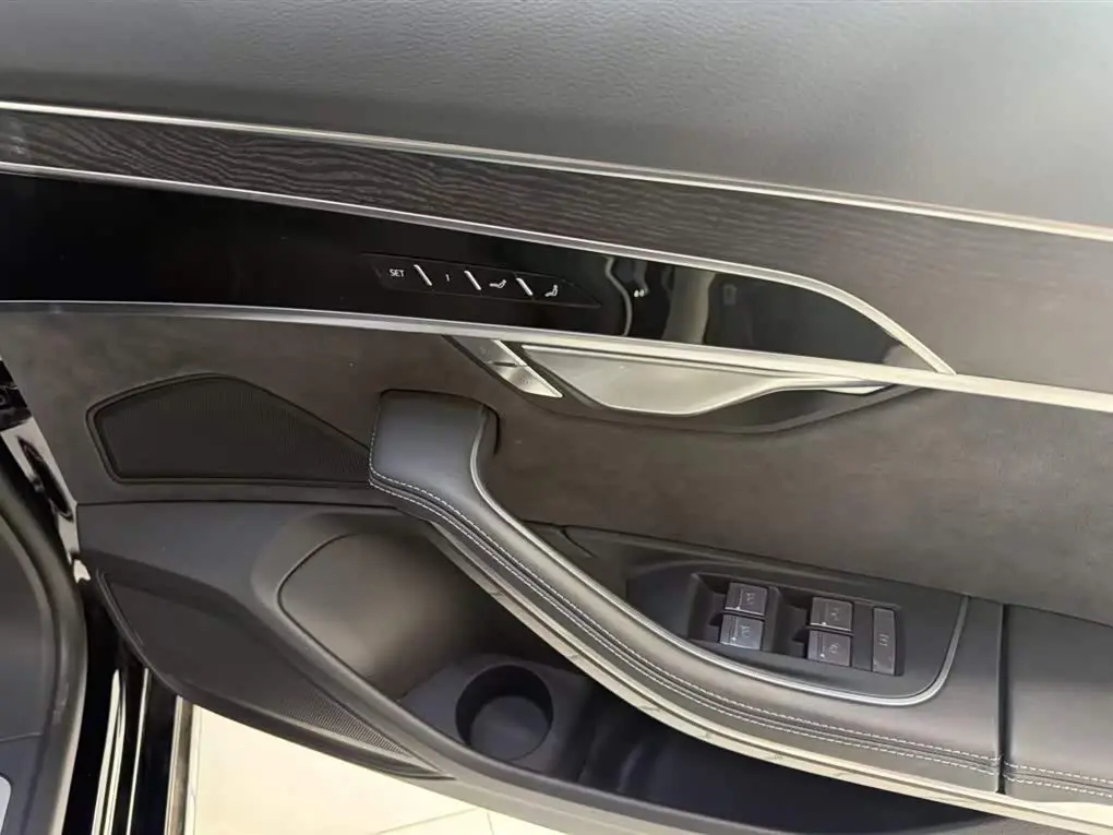 Audi A8 2022 — ფოტო 12/19