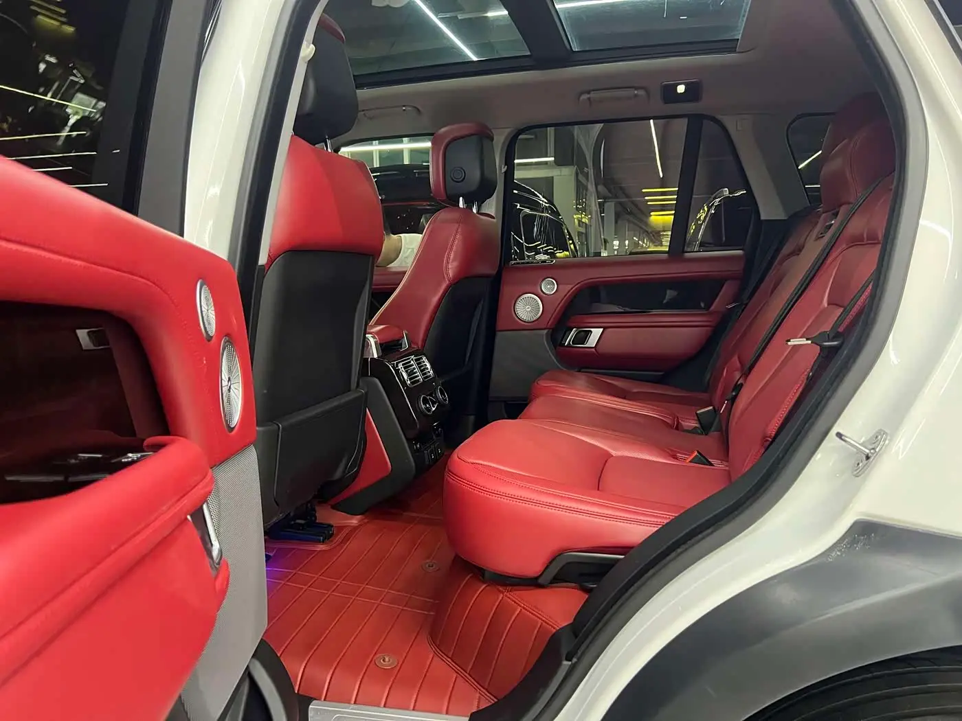 Land Rover Range Rover 2020 — Photo 6/10