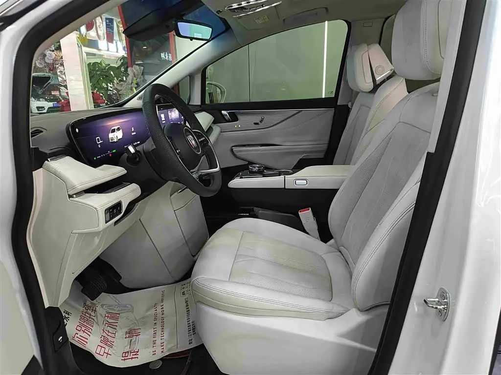 Buick GL8 New Energy 2025 — Photo 5/18