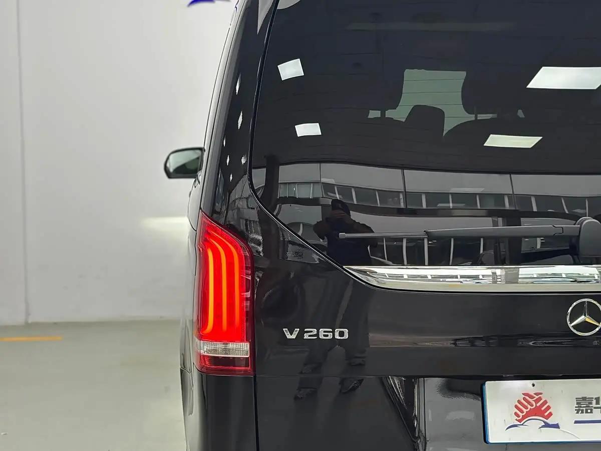 Mercedes-Benz V-Class 2019 — Photo 14/20