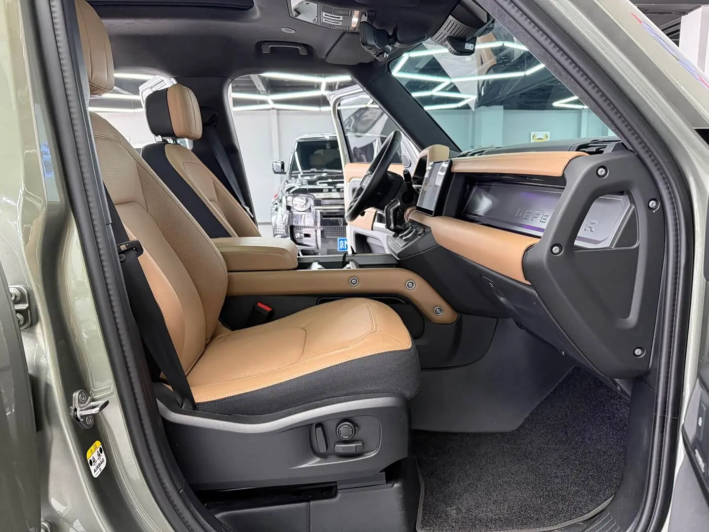 Land Rover Defender 2025 — Photo 10/20