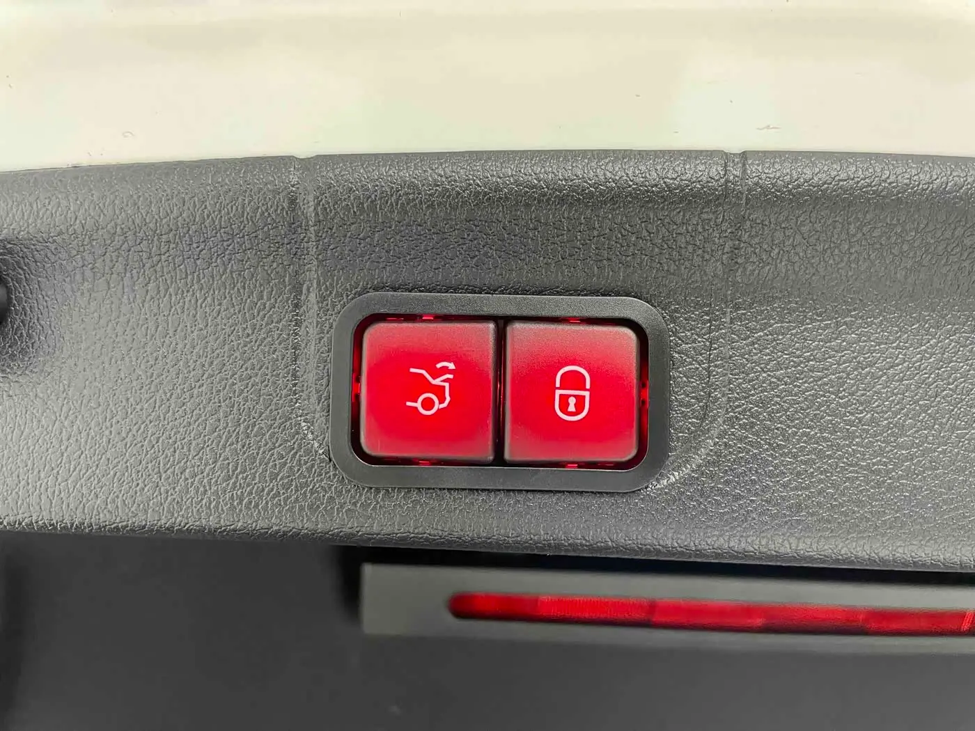 Mercedes-Benz C-Class 2025 — Photo 16/19