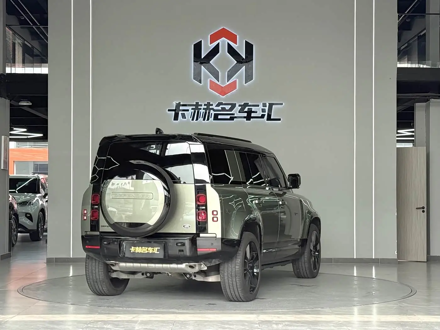 Land Rover Defender 2025 — Photo 8/20