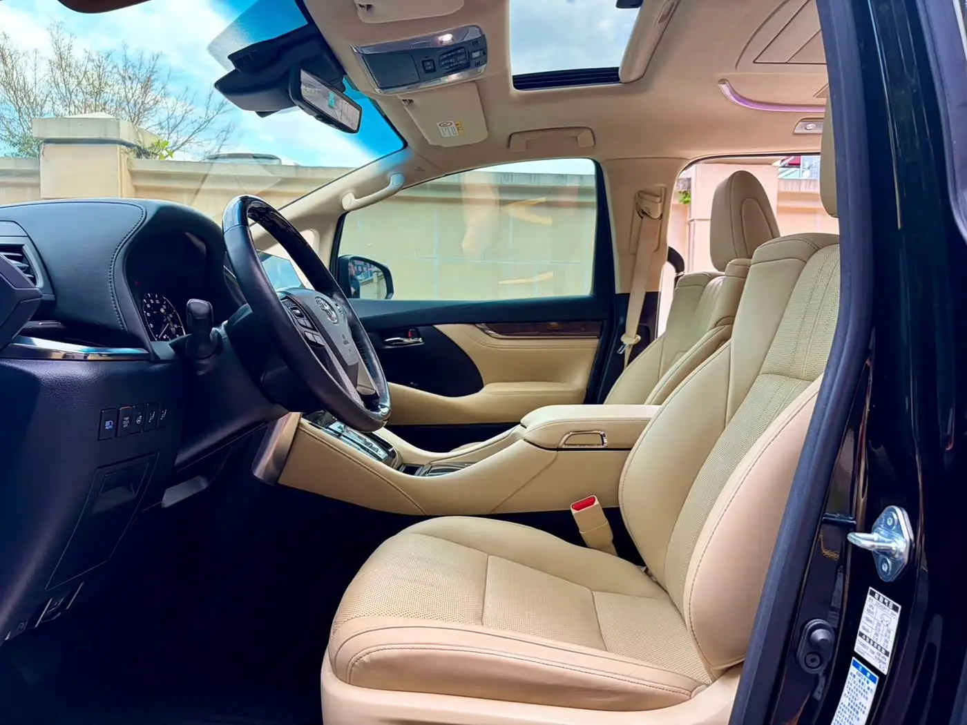 Toyota Vellfire 2021 — Photo 6/18